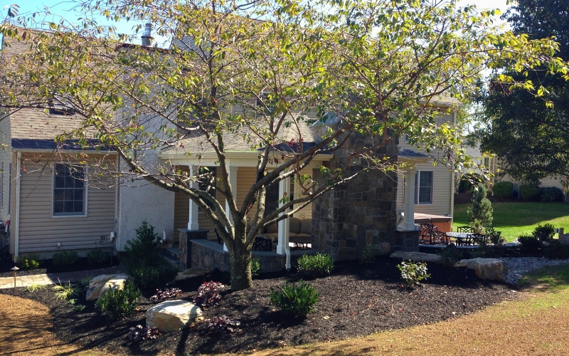 Custom landscape design and hardscaping by B&B Custom Pools